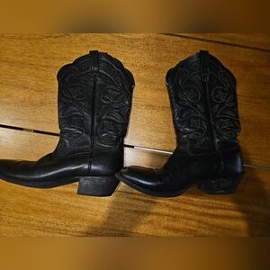 Ariat Black Western Boots with Embroidery